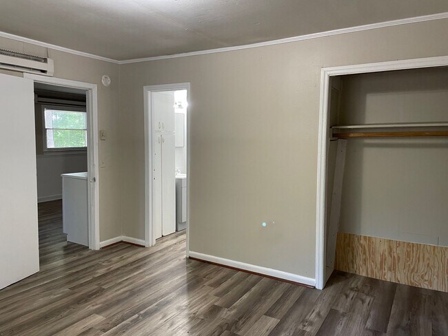 Building Photo - 1392