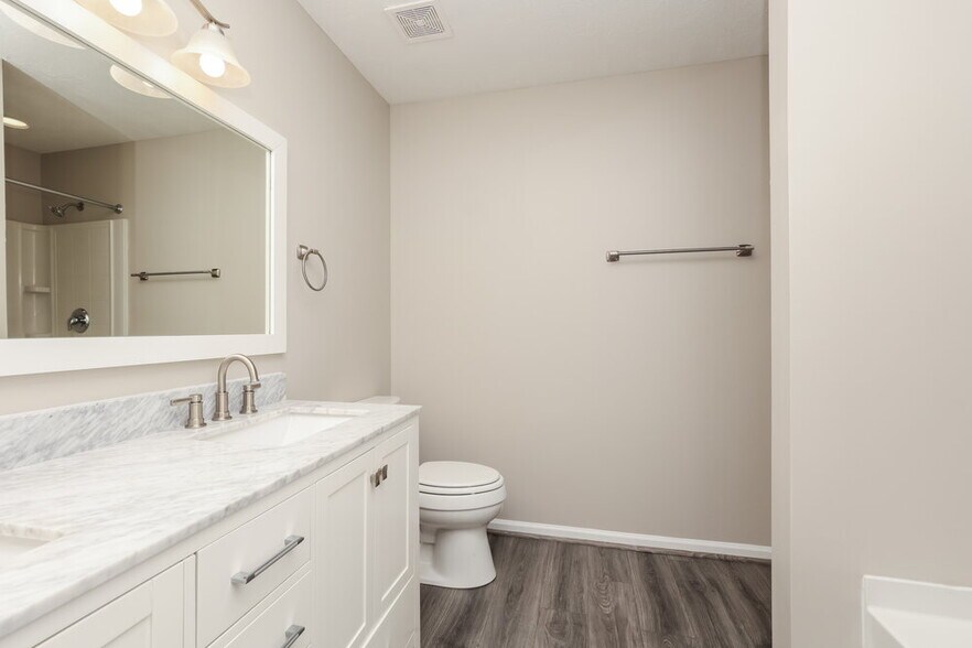Building Photo - 2867 Park Knoll Dr
