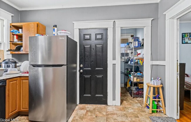 Building Photo - 569 Washington Ave