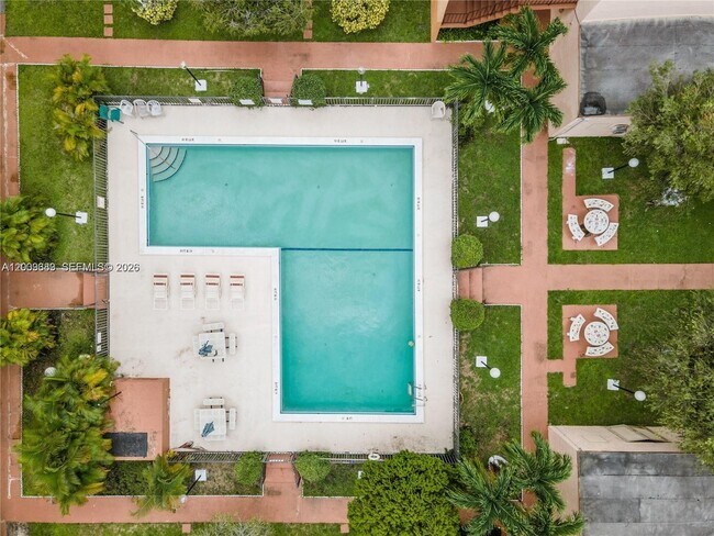 Building Photo - 1950 W 54th St