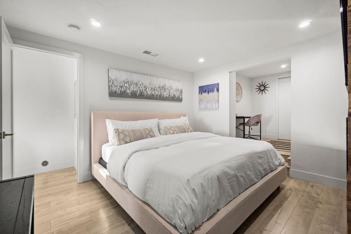 Building Photo - 2125 W California St