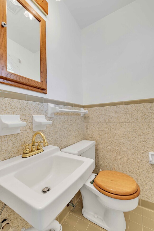 Building Photo - 509 Mathes Ct