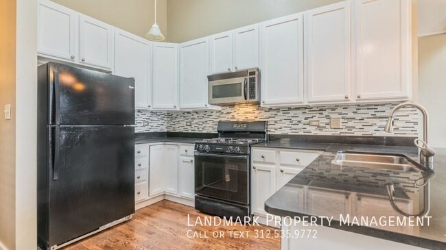 Building Photo - 2329 W Harrison St