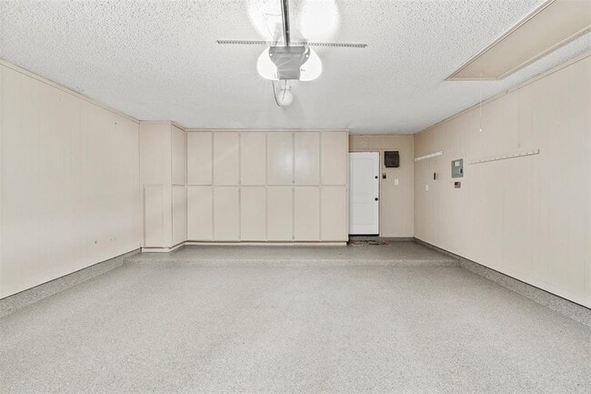 Building Photo - 8346 Summerwood Dr