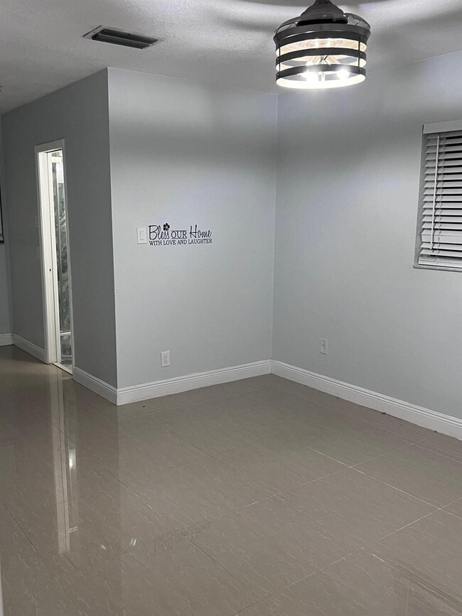 Building Photo - 165 NW 78th Ave