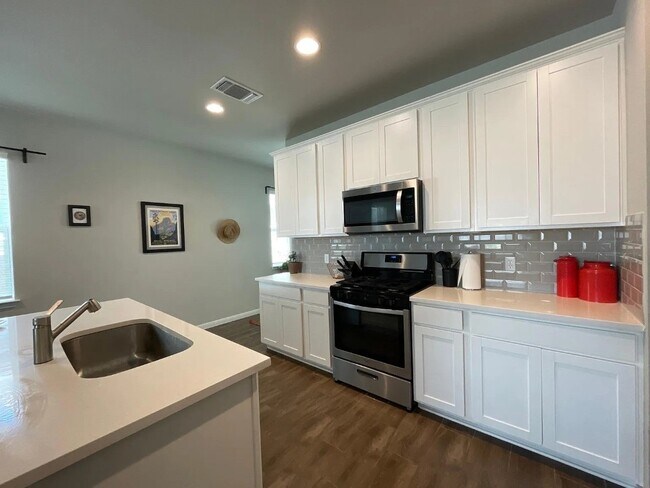 Building Photo - 128 Lacey Oak Lp