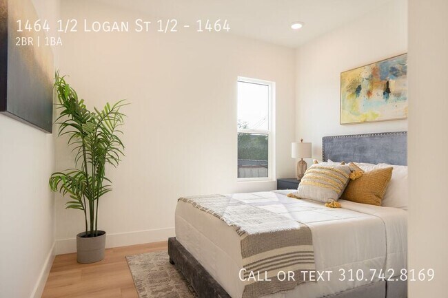 Building Photo - 1464 1/2 Logan St 1/2-1464