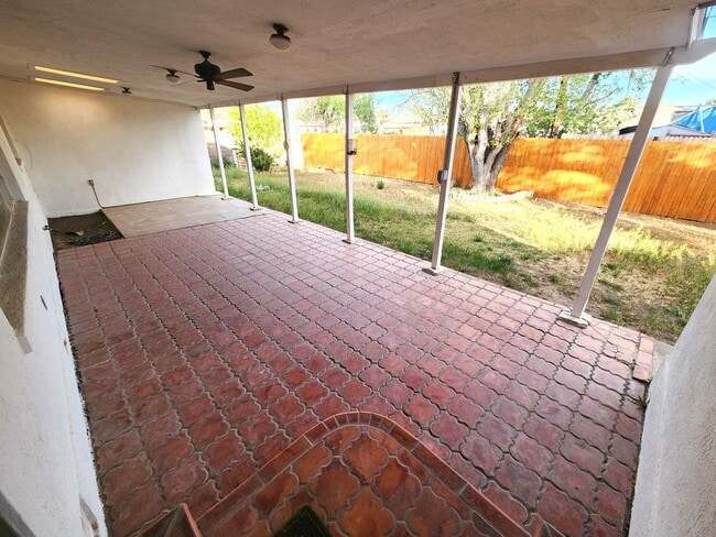 Building Photo - 414 Phillips Dr