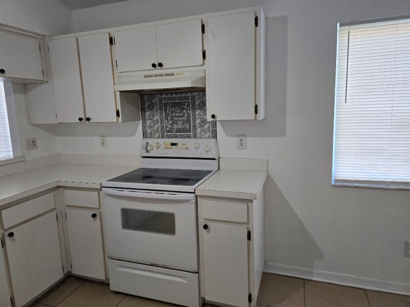 Building Photo - 3205 Montrose Cir