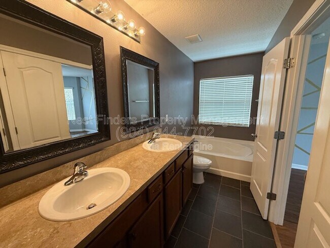 Building Photo - 12059 Hayden Lakes Cir