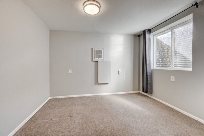 Building Photo - $2,200 - 2 Bed, 1 Bath Home in Englewood w...
