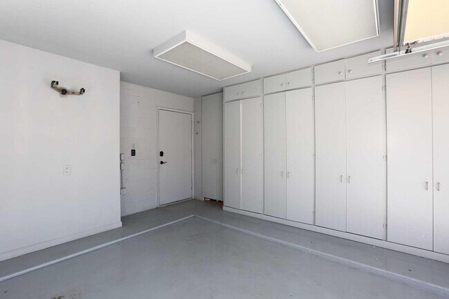 Building Photo - 5804 N Scottsdale Rd