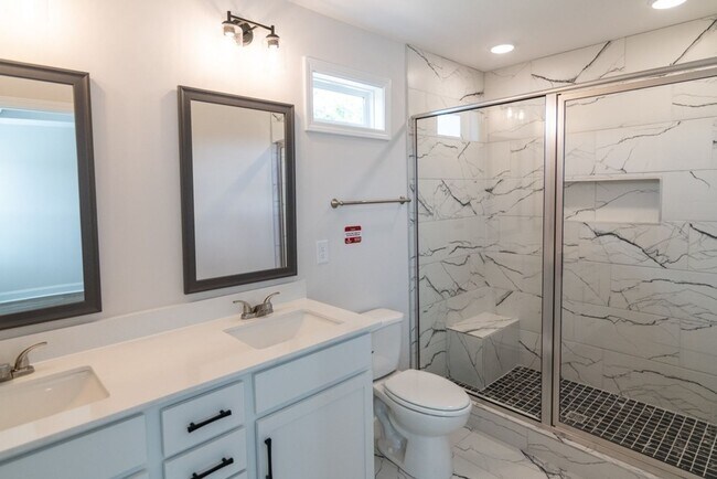 Building Photo - Gorgeous Single Family Home