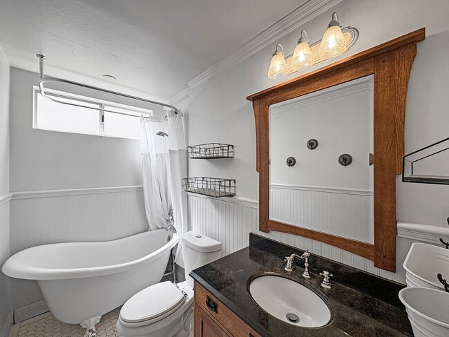 Building Photo - Beautiful 3B/2BA Home In Fallbrook with La...
