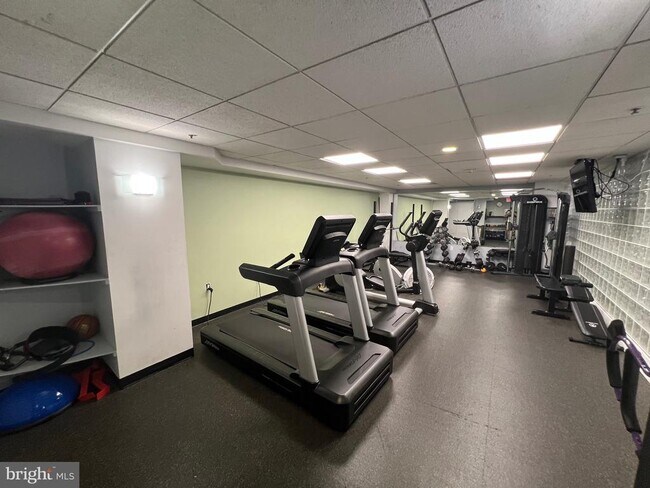 Building Photo - 1117 10th St NW