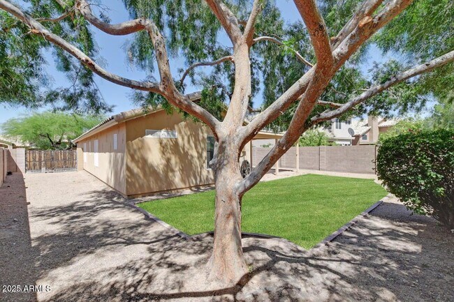 Building Photo - 7409 W Crest Ln