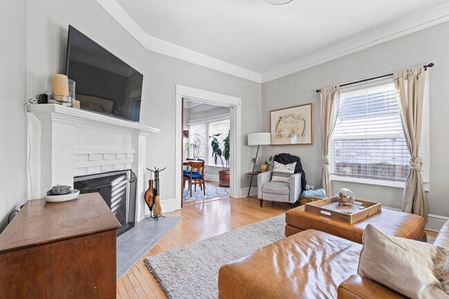 Building Photo - Spacious, historic 3-bdrm/1.5-bath home in...