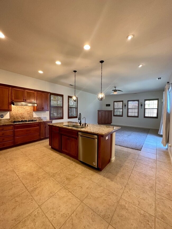 Building Photo - Luxury 4 Bedroom 3 Bath single family home...