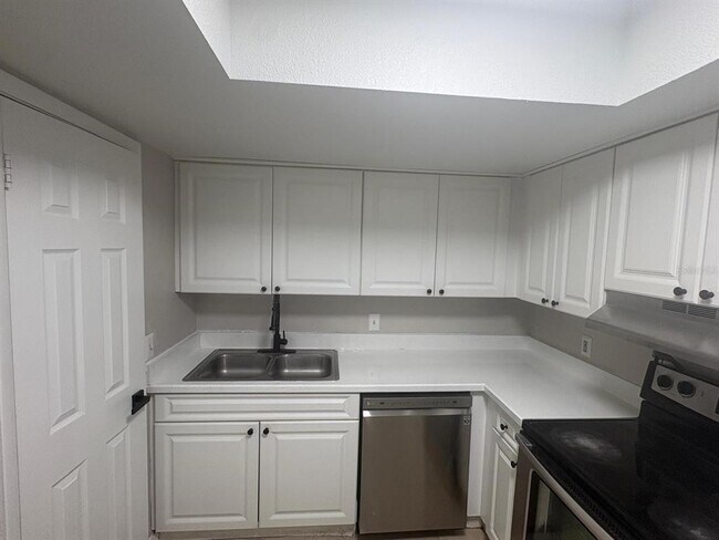 Building Photo - 9909 Sweepstakes Ln