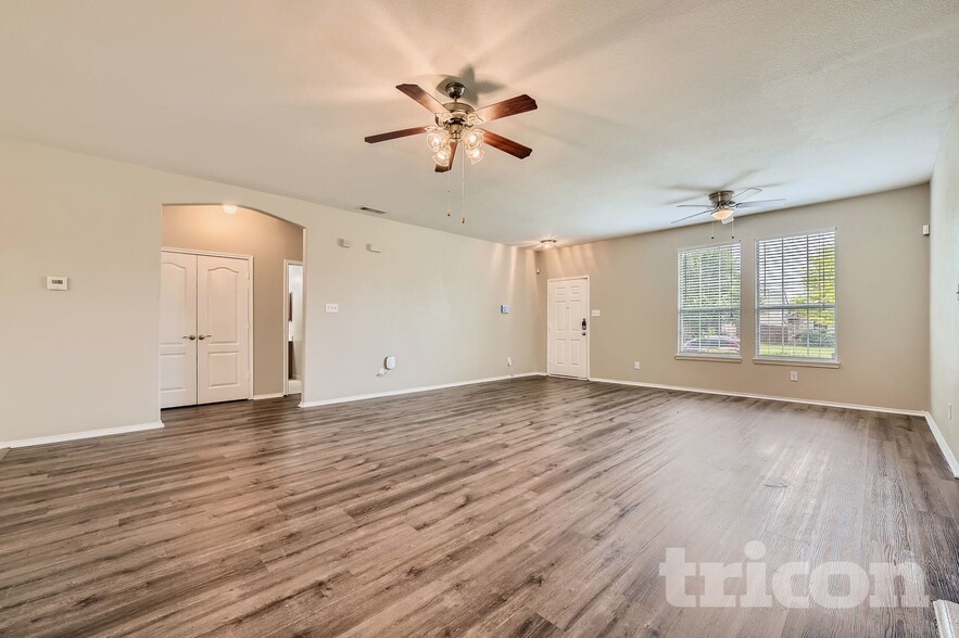 Building Photo - 103 Hollow Tree Dr