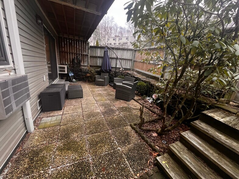 Patio - 28 Hillside Ter