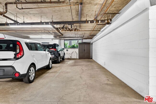 Building Photo - 12030 Valleyheart Dr