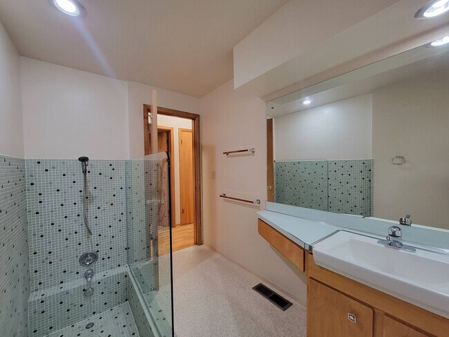 Building Photo - 305 N Quincy Pl