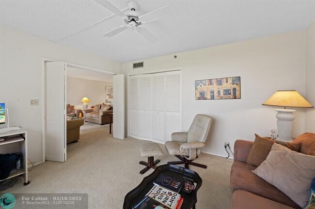 Building Photo - 3499 Oaks Way
