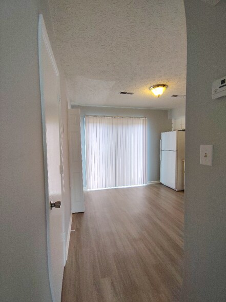 Building Photo - 25 Fonda Dr