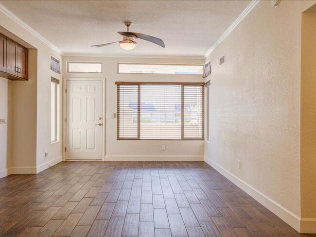 Building Photo - Highly desirable Summer Tree community featuring a 2bedroom 2bathroom ground-floor condo!