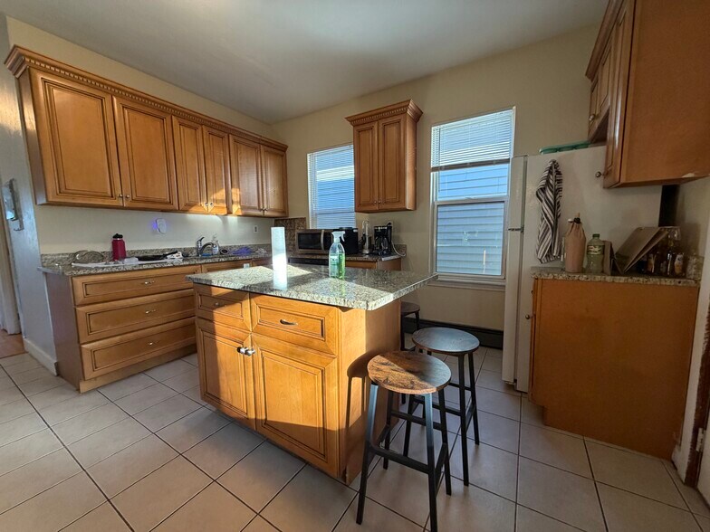 Building Photo - 8 Eldora St