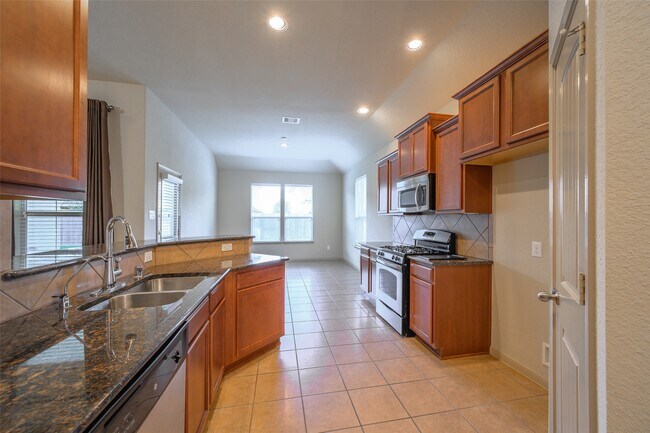 Building Photo - 12805 Shady Springs Dr