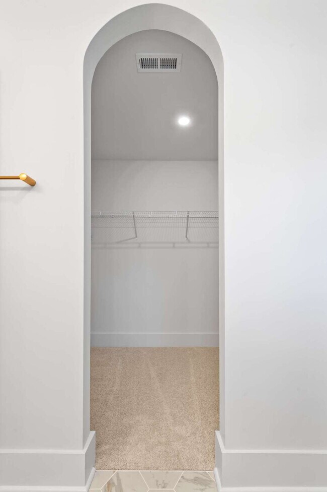 Building Photo - Experience Modern Comfort: Spacious 4-Bedr...