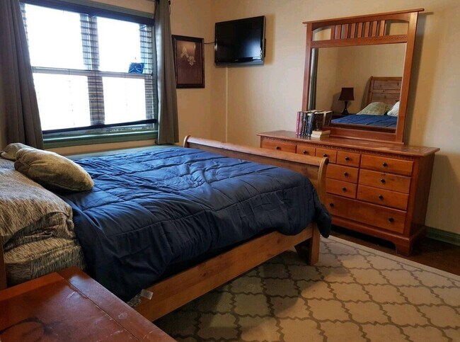 Building Photo - 2002 46th St