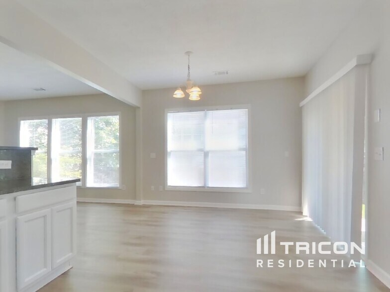 Building Photo - 100 Plumeria St
