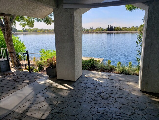 Building Photo - Lakefront Living in this 3/2 Beautiful Home! (55+ Community)