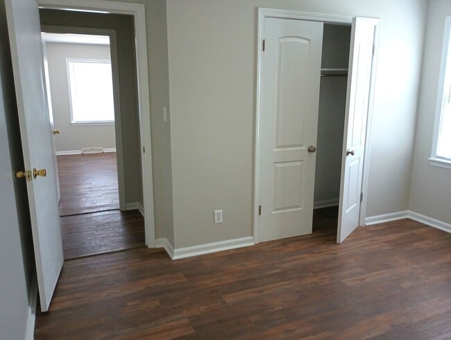 Building Photo - 4 Bedroom 3 Bath Coming Available!!