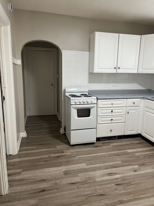 Building Photo - 45 S Linwood Ave