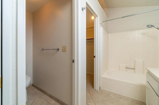 Building Photo - 543 Wisteria Ct