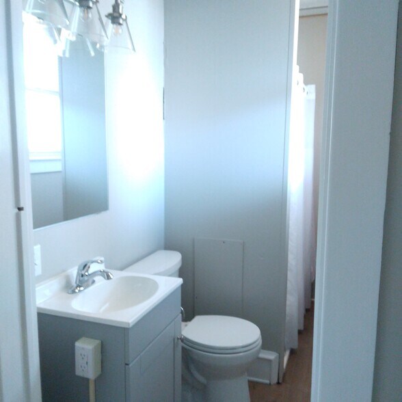 bathroom - 35 Manor Ave