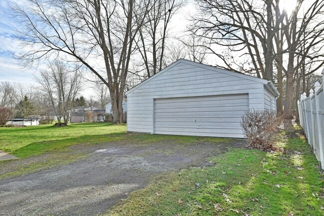 Building Photo - HOUSE for RENT in Champion Twp!