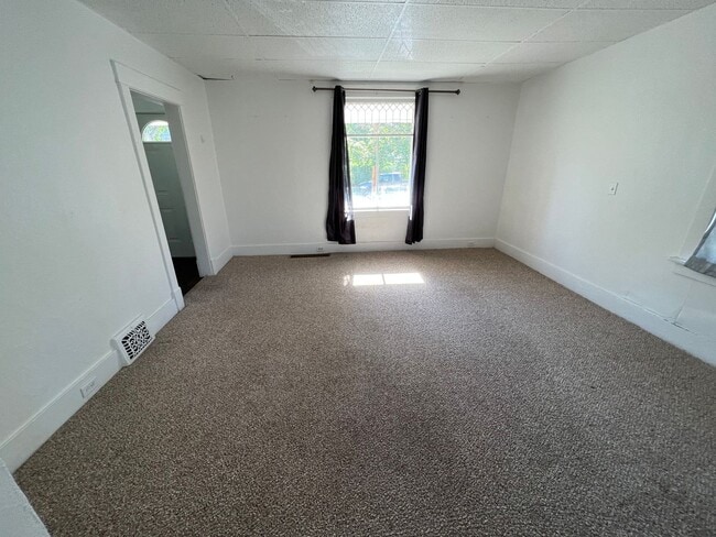 Building Photo - Beautiful 2 bed house