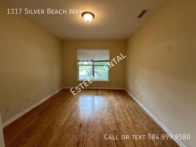 Building Photo - 1317 Silver Beach Way