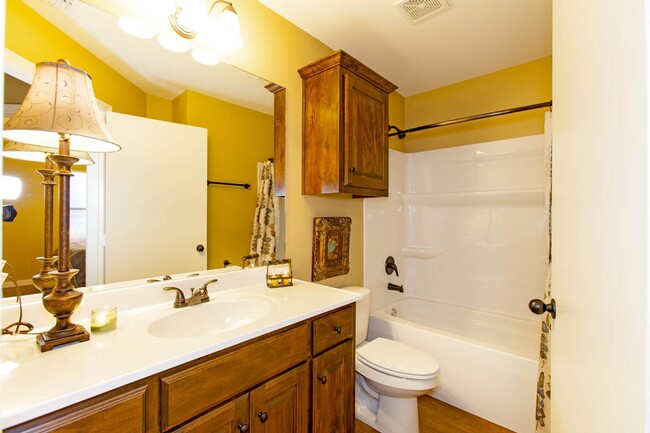 Building Photo - COMING SOON! 3 Bed 2 Bath Duplex in West T...