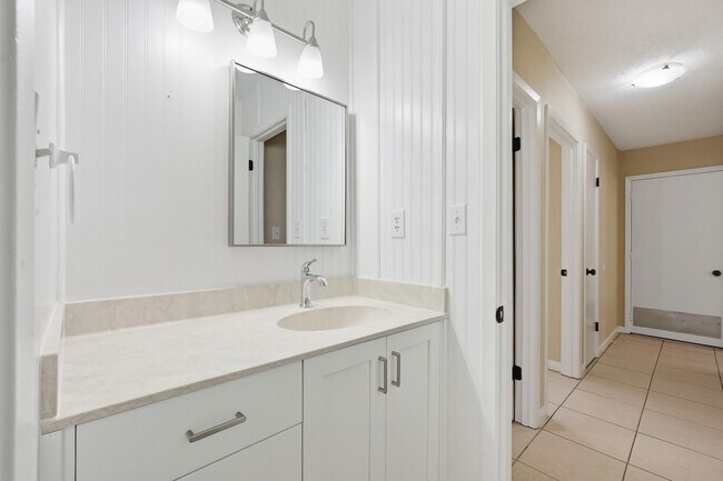 Building Photo - 644 Caribbean Way