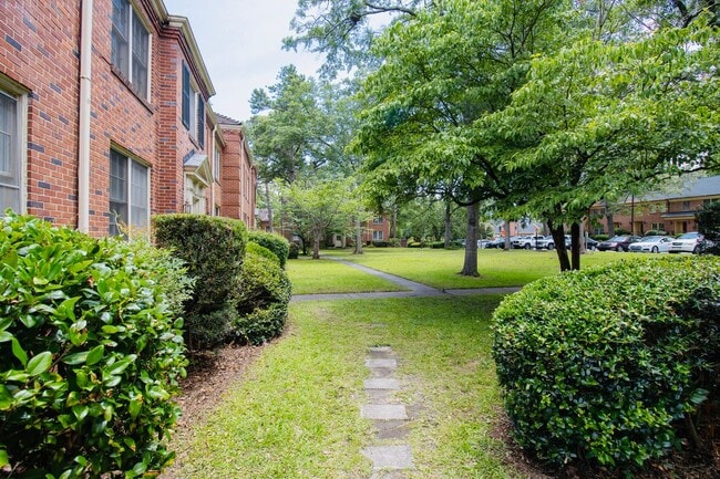 Building Photo - Bright & Modern Renovated 1-Bedroom Condo in Heathwood Court