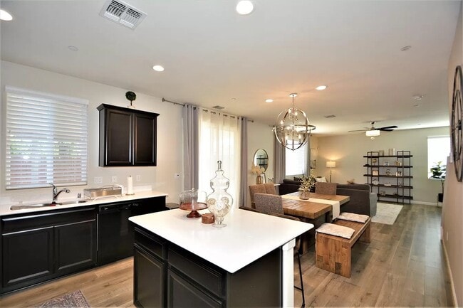 Building Photo - 6856 E Geary St