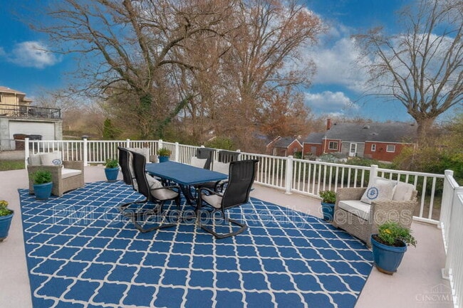 Building Photo - 5618 Leumas Rd