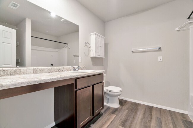 Building Photo - Spacious 3 bed, 2 bath in East Siloam Springs! Fenced yard, laundry included!