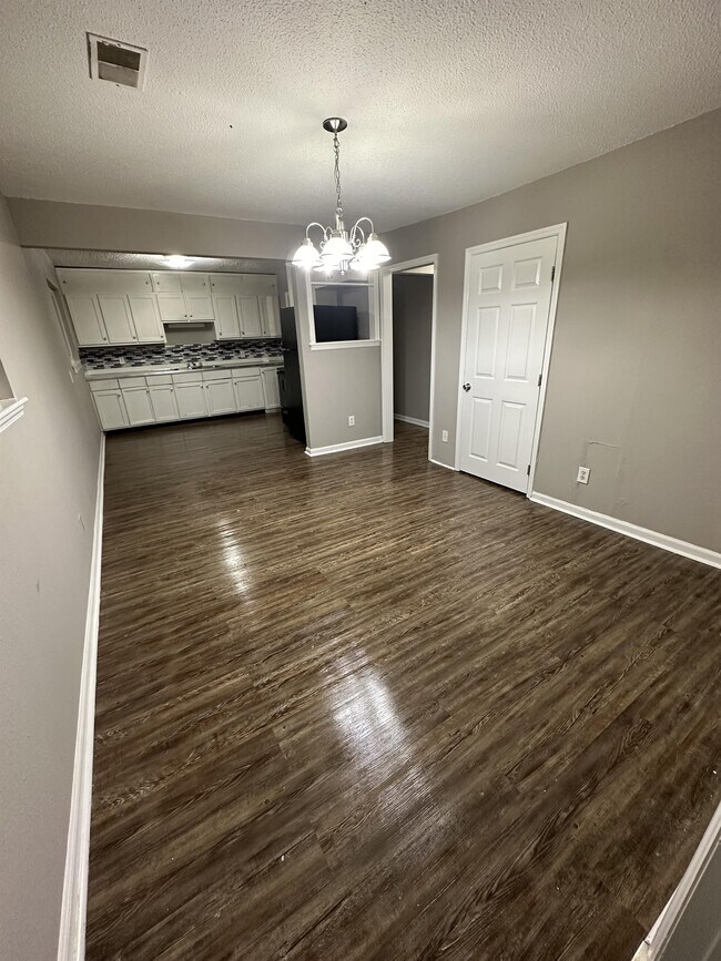 Building Photo - 2105 Rawlings St